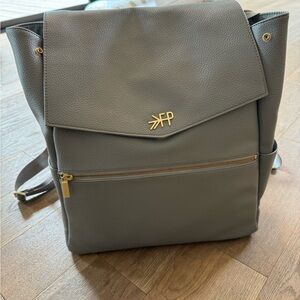 Great freshly picked diaper bag. Excellent condition